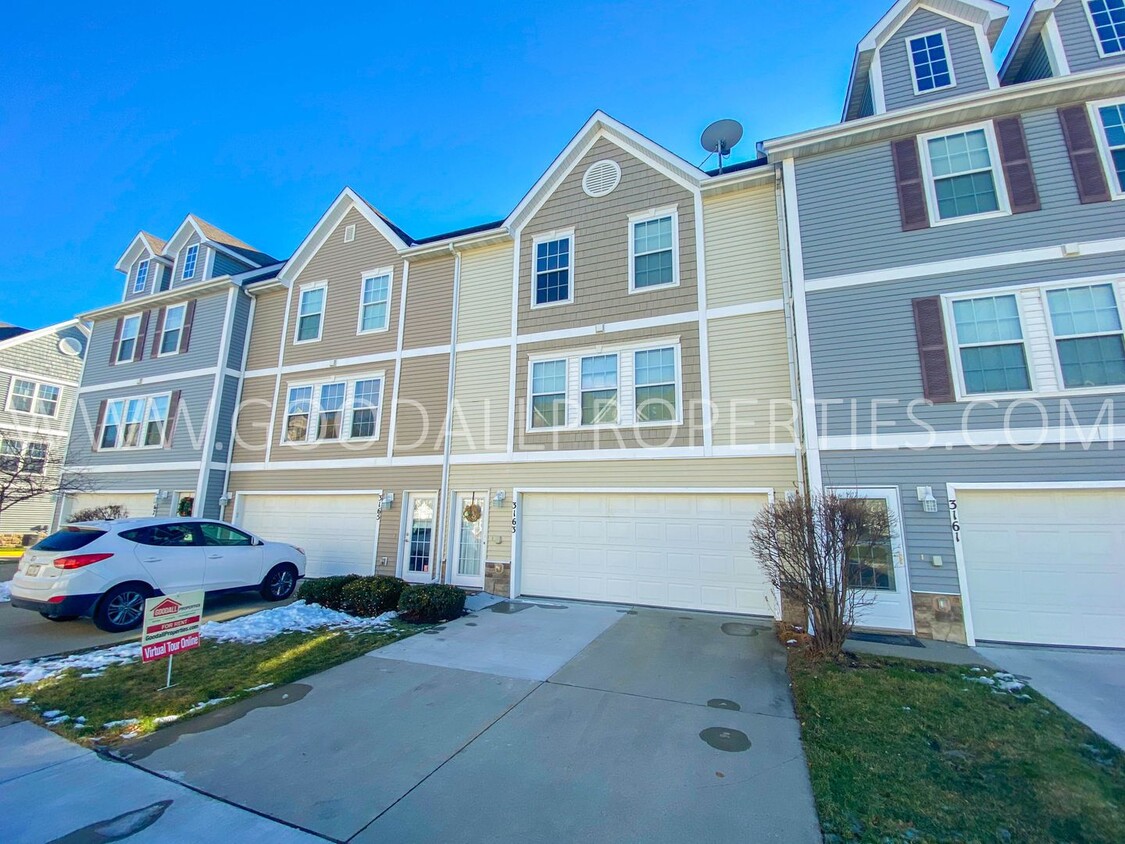 Foto principal - 2 Bedroom, 2 Bath Townhome in Ankeny