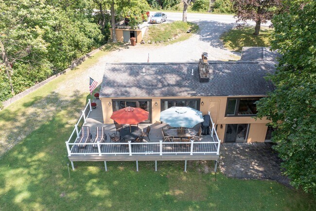 Foto del edificio - 5596 E Lake Rd