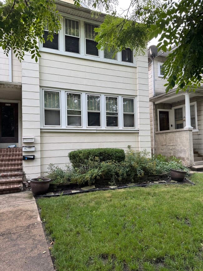 Foto del edificio - 4741 N Kilbourn Ave
