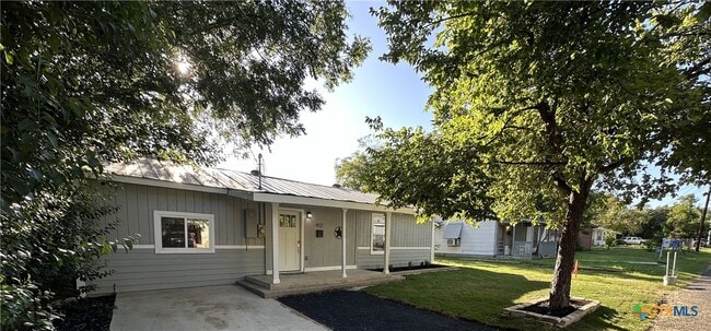 Building Photo - 412 Short Ave