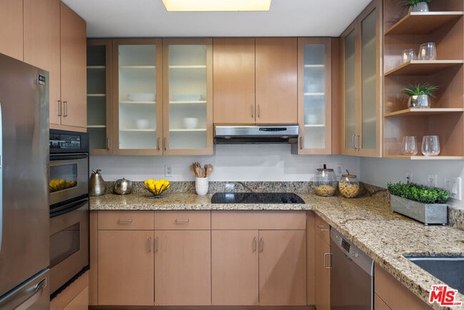 Building Photo - 13700 Marina Pointe Dr