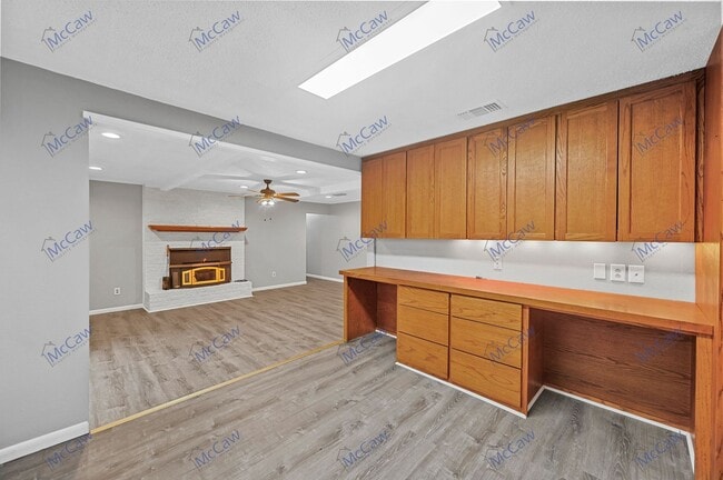 Building Photo - 3/2 w/ Modern Updates in Fort Worth!