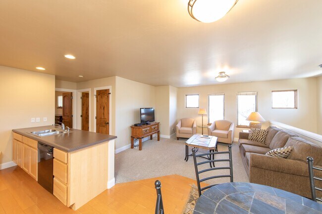 Foto del edificio - 627 N Bridge Dr