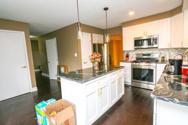 Foto del edificio - 1310 Abbeyhill Dr