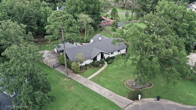 Building Photo - Beautiful Open Plan Modern single level home in Gated Long Lake Estates
