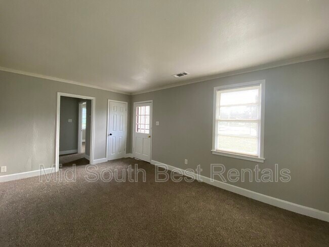 Foto del edificio - 3099 Rochester Rd