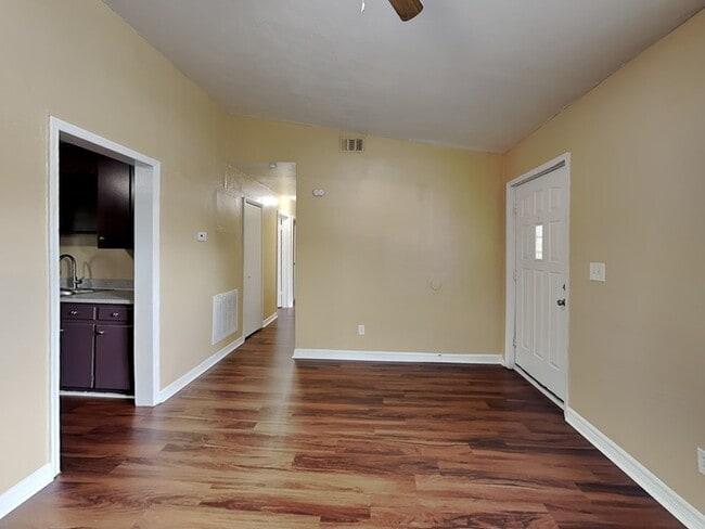 Foto del edificio - 1737 Ave C NE