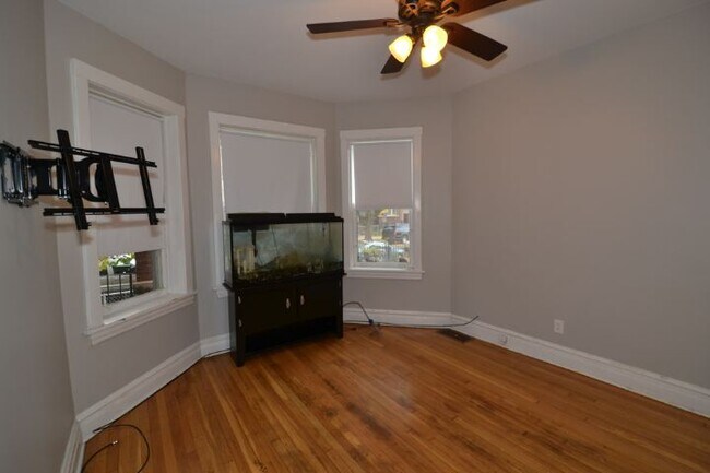 Foto del edificio - 4713 N Albany Ave