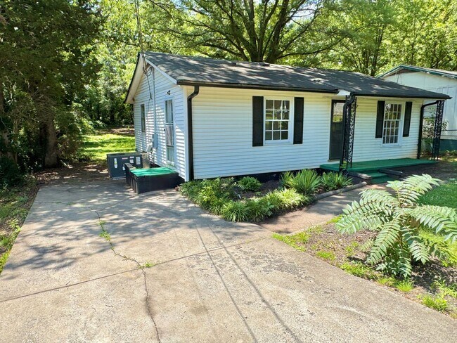 Foto del edificio - Statesville - 3BR/1BA