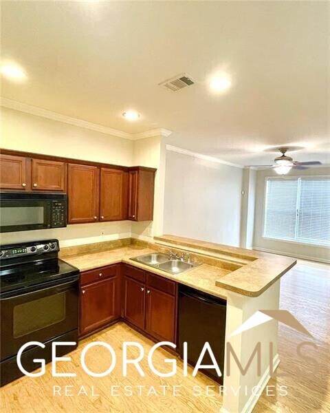 Foto del edificio - 1135 Village Ct SE