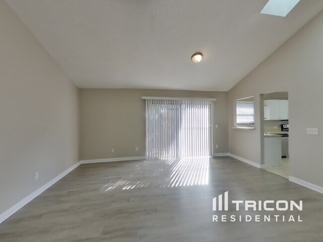 Foto del edificio - 154 Lakeside Circle Sanford FL