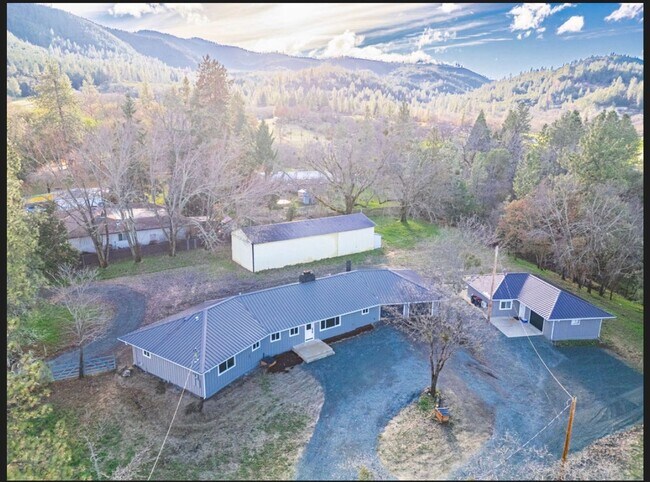 Foto del edificio - 6208 Dark Hollow Rd