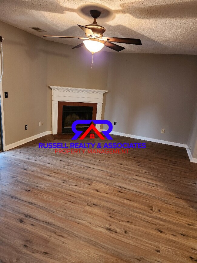 Building Photo - 2541 Hampstead Dr