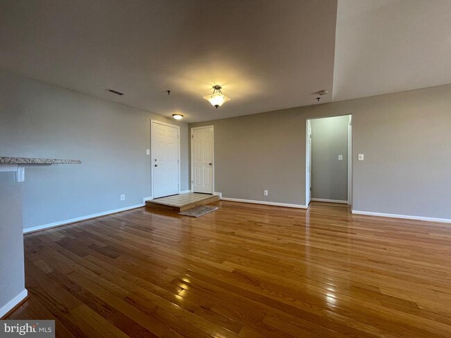 Foto del edificio - 1100 Quaker Hill Dr