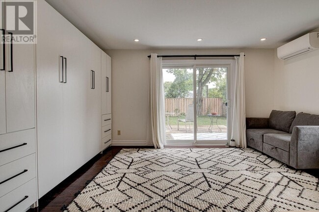 Building Photo - 205 Liverpool St