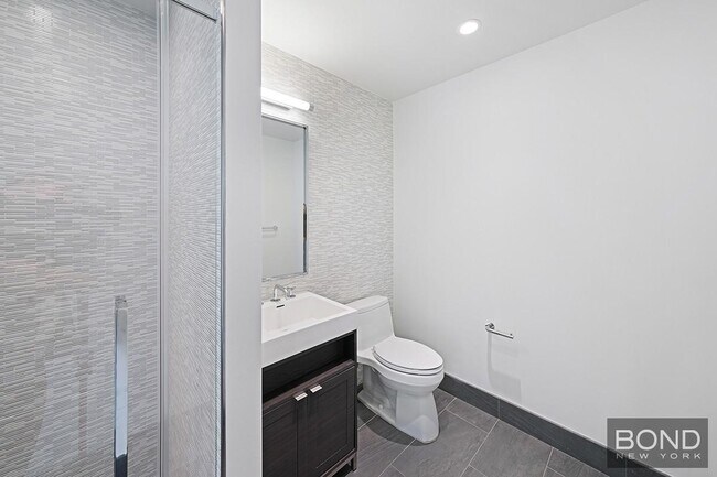 Building Photo - 555 Tenth Avenue