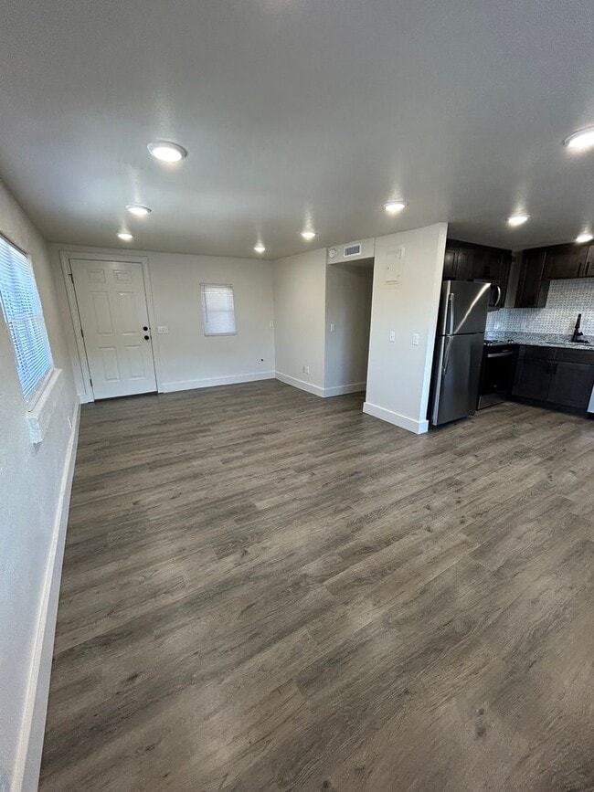 Foto del edificio - 709 W 13th St