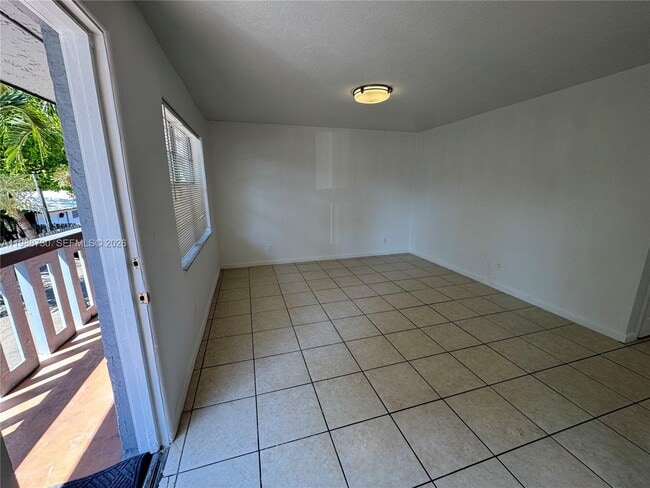 Building Photo - 4732 SW 33rd Ave