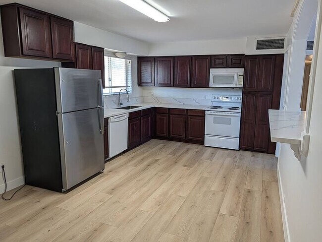 Foto del edificio - 1242 W 9th St