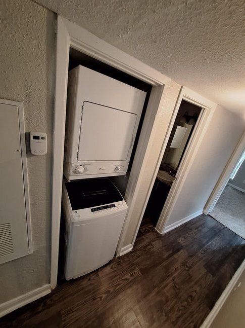 Foto del edificio - 10901 Meadowglen Ln