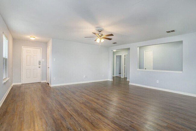 Foto del edificio - 2421 Gabriel Dr