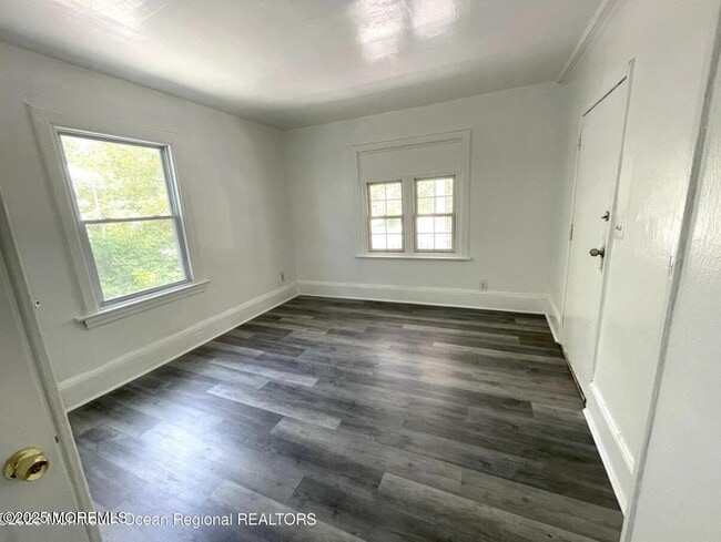 Foto del edificio - 1027 Monroe Ave