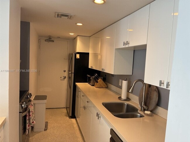 Building Photo - 1000 West Ave