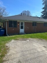 Building Photo - 154 Yambor St