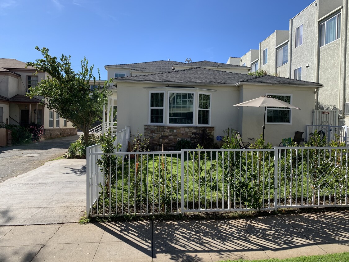 Front view - 1827 Thayer Ave