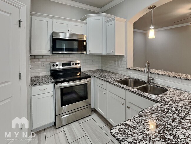 Foto del edificio - 941 Lakeview Dr