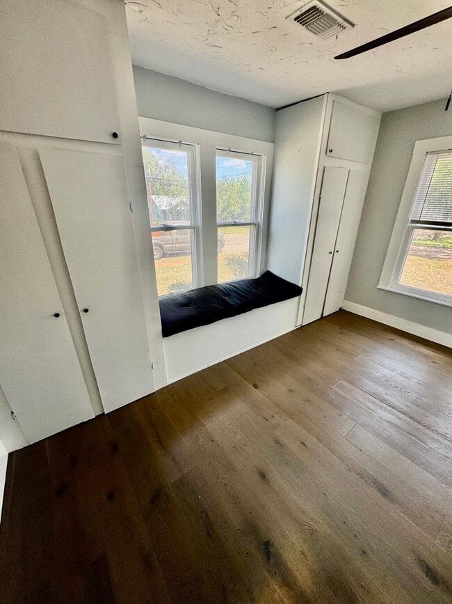 Building Photo - 408 W Luce St