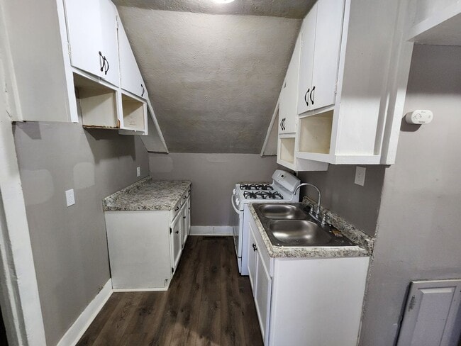 Building Photo - Nice, affordable housing near hospitals, d...