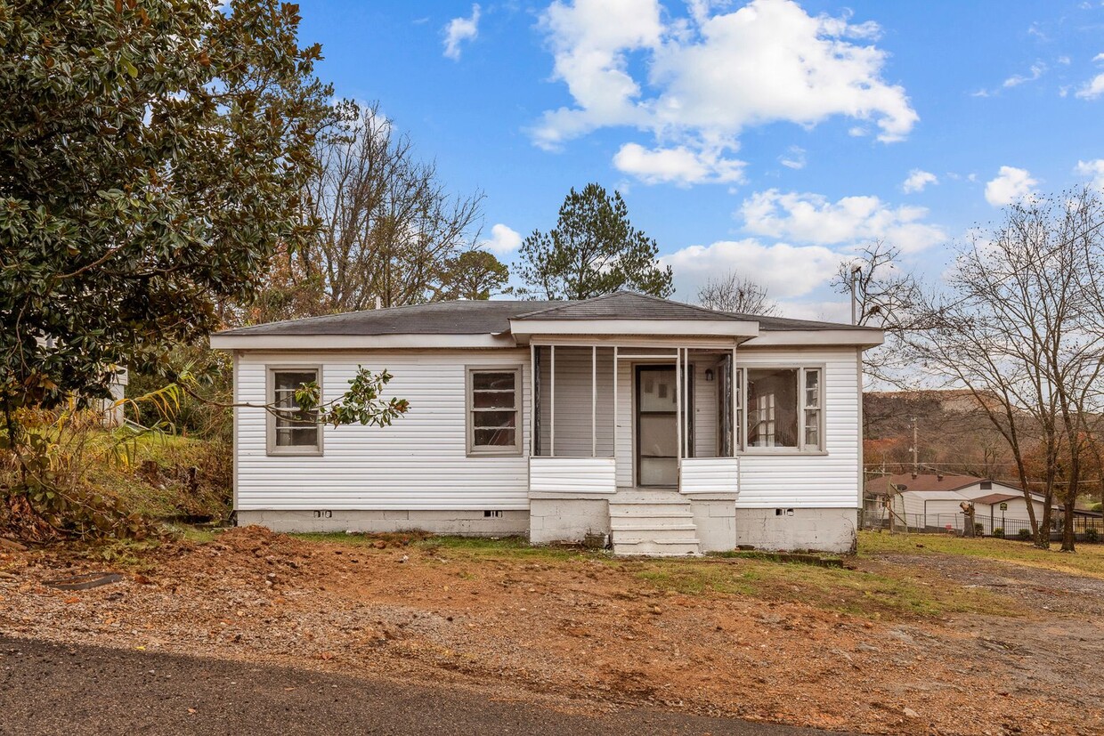 Primary Photo - Cozy and Newly Renovated 3 Bedroom 1 Bath ...