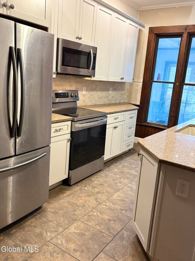 Foto del edificio - 260 Clark Rd