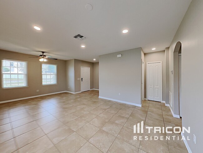 Foto del edificio - 113 Prairie Falcon Dr