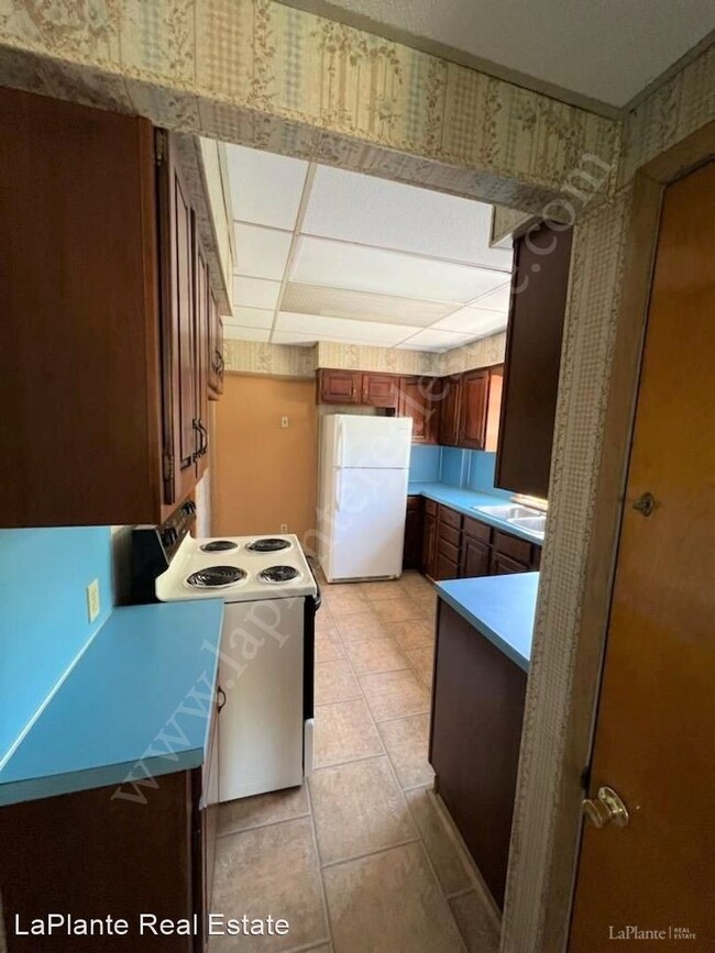 Building Photo - 3 br, 2 bath House - 643 Clark Street 1