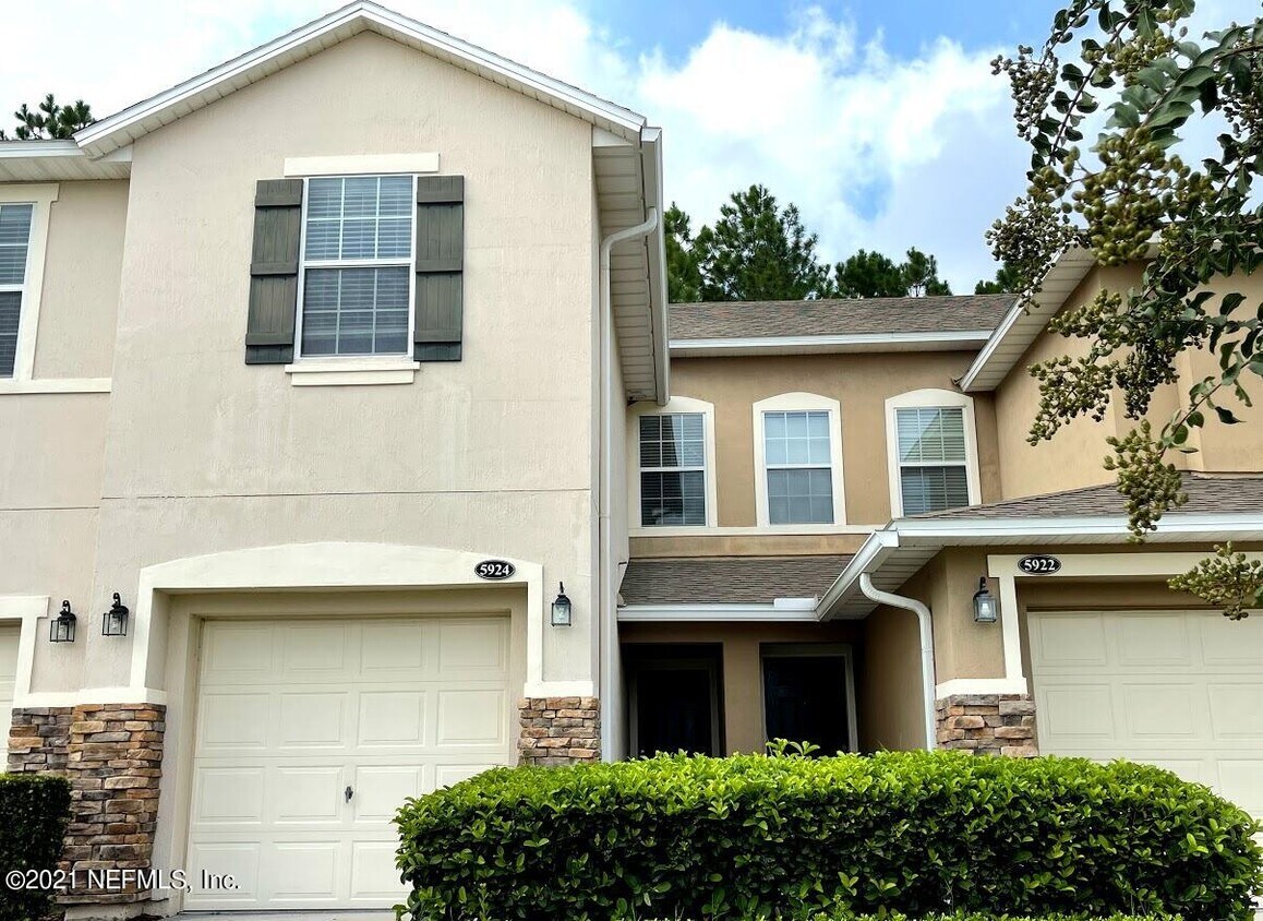 Primary Photo - 5924 Bartram Village Dr