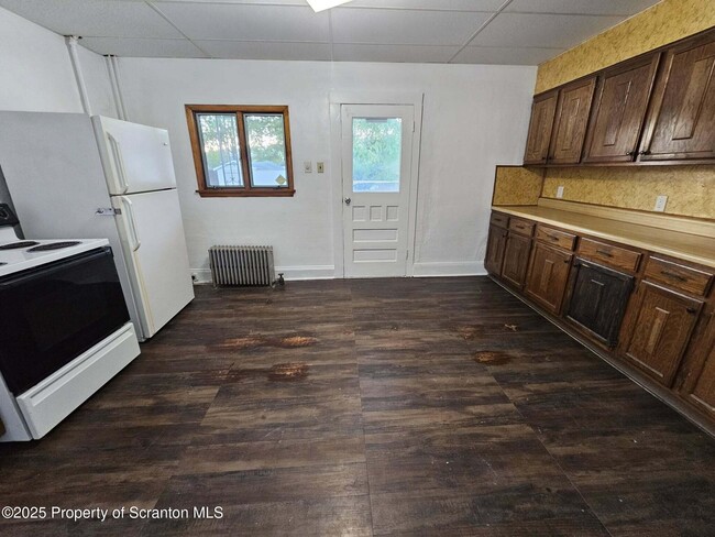 Building Photo - 423 E Lackawanna Ave