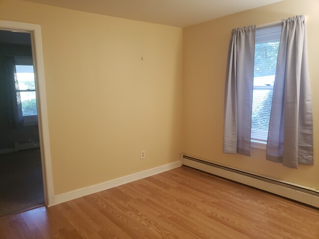 Foto del edificio - 565 Warm Springs Rd