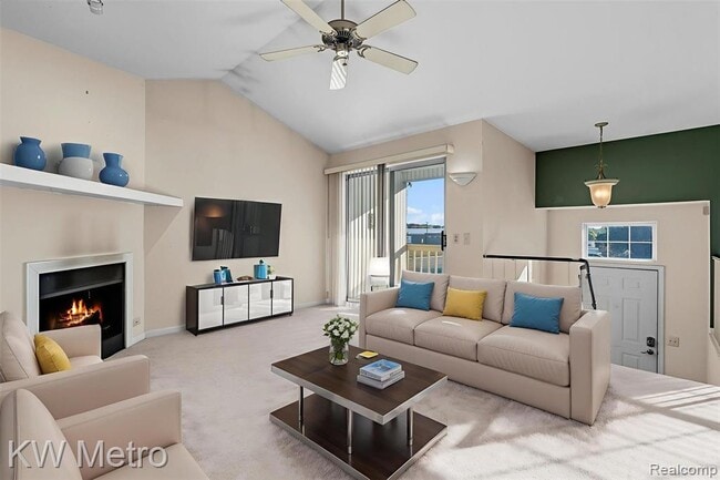 Foto del edificio - 1563 N Bywood Ave