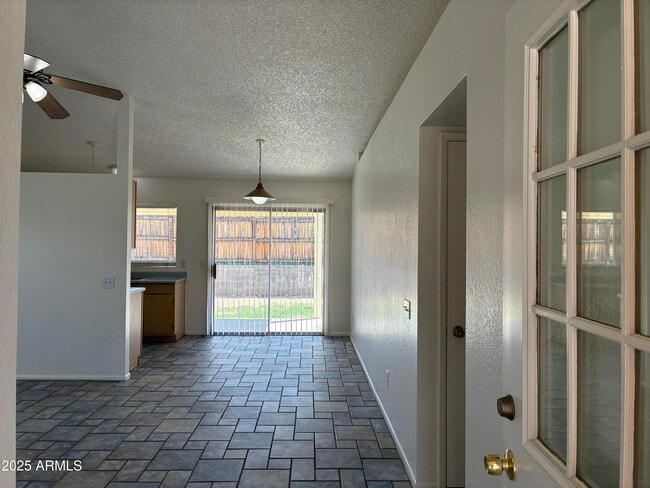 Foto del edificio - 3233 W Mohawk Ln