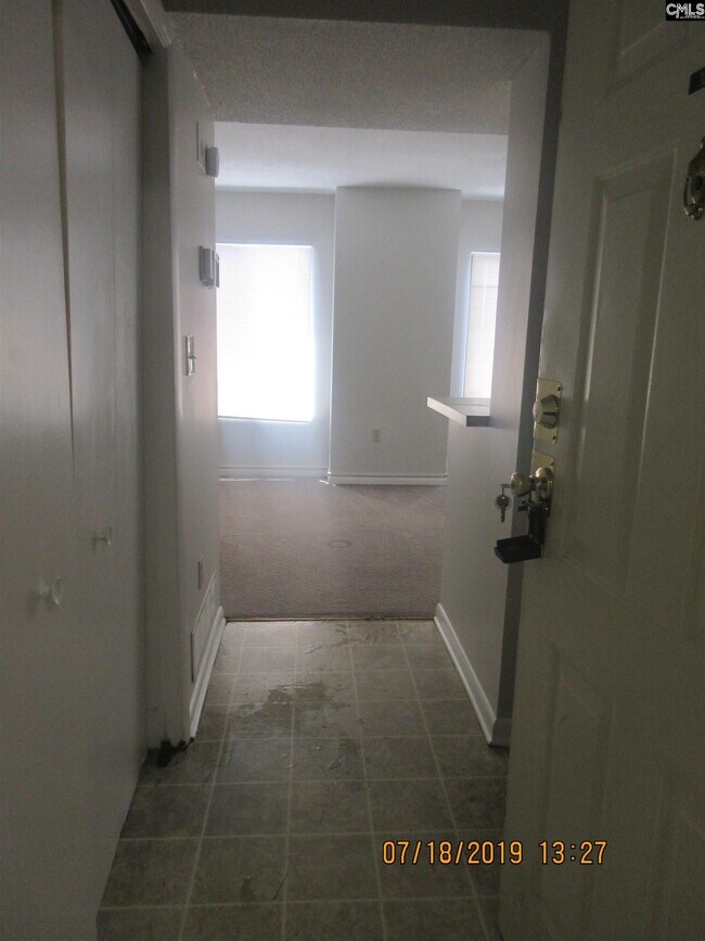 Building Photo - 1600 Park Cir