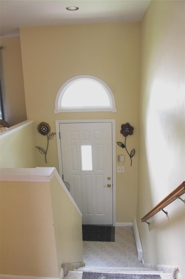 12 Lindsay St, Huntington, NY 11743 House Rental in Huntington, NY