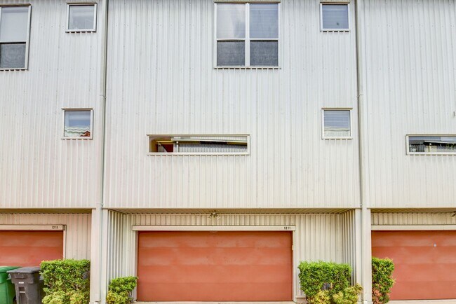 Foto del edificio - Modern Townhome In The Heart Of Midtown!