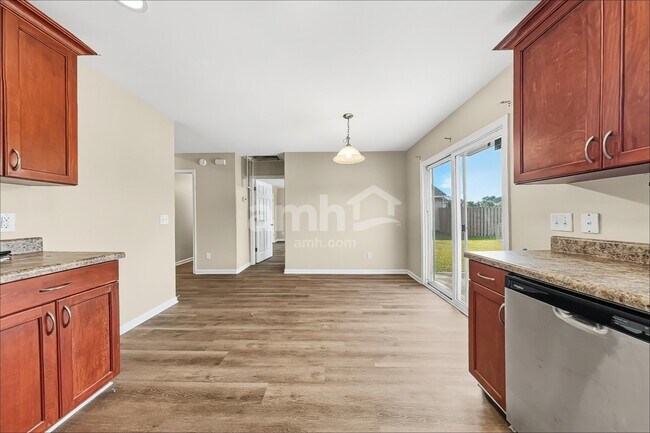 Foto del edificio - 122 Spring Lakes Dr