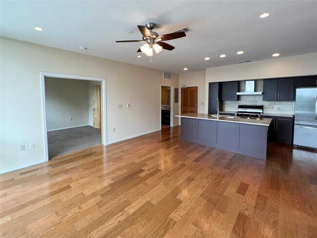 Building Photo - 1600 Barton Springs Rd