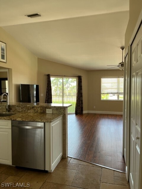 Building Photo - 5420 Chiquita Blvd S