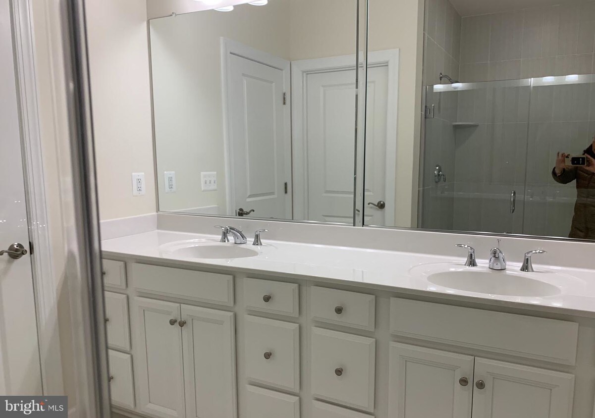 Foto principal - 10632 Hinton Way