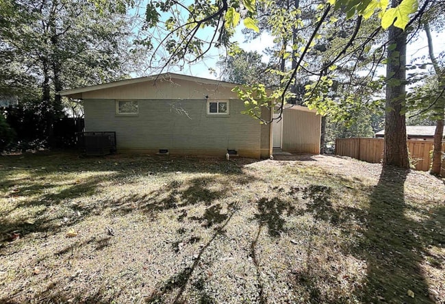 Building Photo - 2950 Horse Shoe Dr