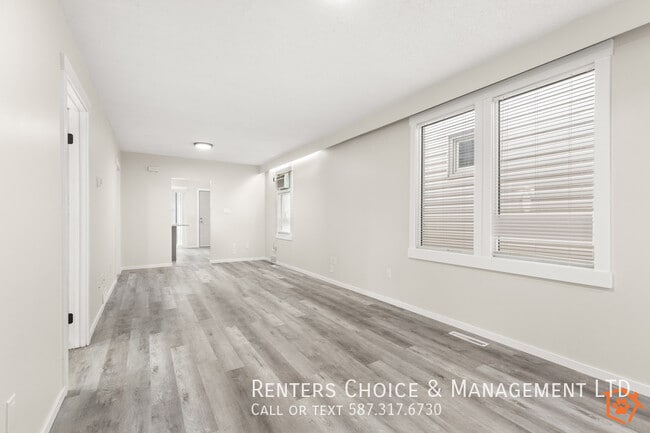 Building Photo - Pet Friendly, Renovated House Near Downtown Medicine Hat